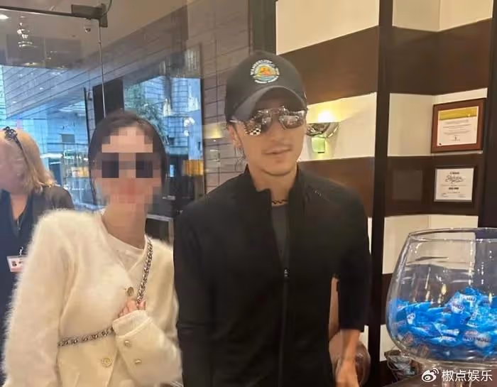 謝霆鋒罕見帶長子出遊！Lucas多張正面照曝光，父子倆如複製粘貼