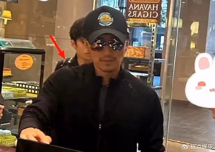 謝霆鋒罕見帶長子出遊！Lucas多張正面照曝光，父子倆如複製粘貼