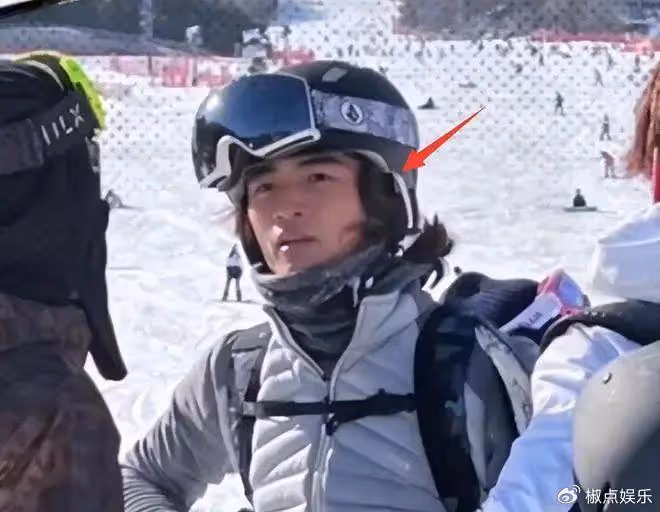 謝霆鋒罕見帶長子出遊！Lucas多張正面照曝光，父子倆如複製粘貼