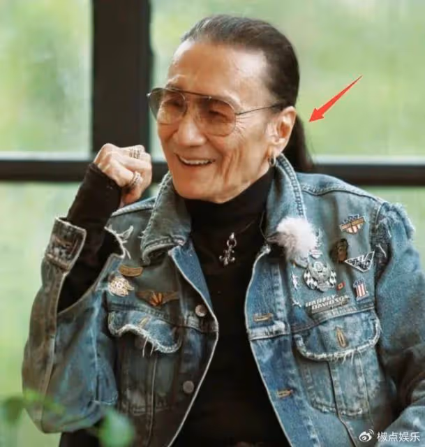 謝霆鋒罕見帶長子出遊!Lucas多張正面照曝光,父子倆如複製粘貼