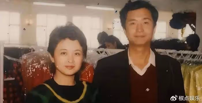 央視肖曉琳退休5個月，在美國兒子家去世，臨終26字遺言發人深省