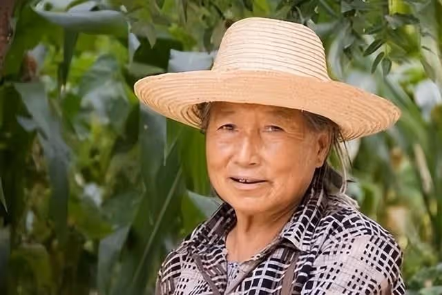 在侄子家養老8年,老家拆遷女兒立馬上門,大媽:我女兒早死了