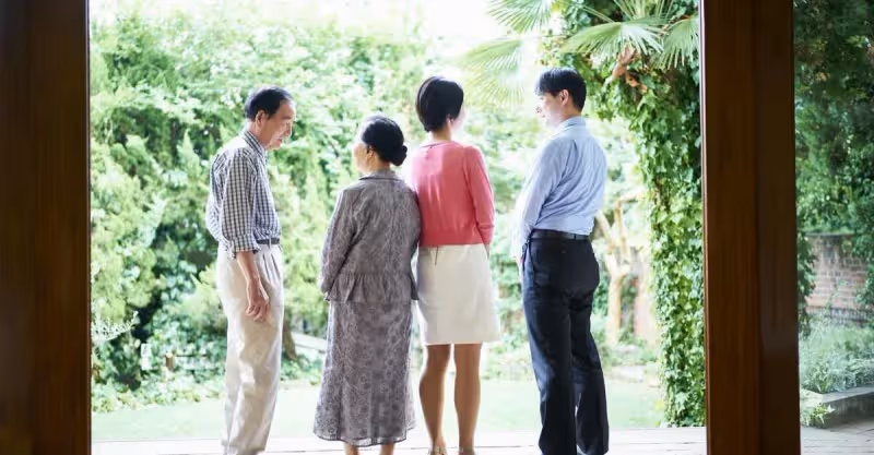 女兒帶我去捉姦，看到女婿的「出軌對象」後，我給了女兒一巴掌