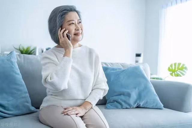 女兒帶我去捉姦,看到女婿的「出軌對象」後,我給了女兒一巴掌