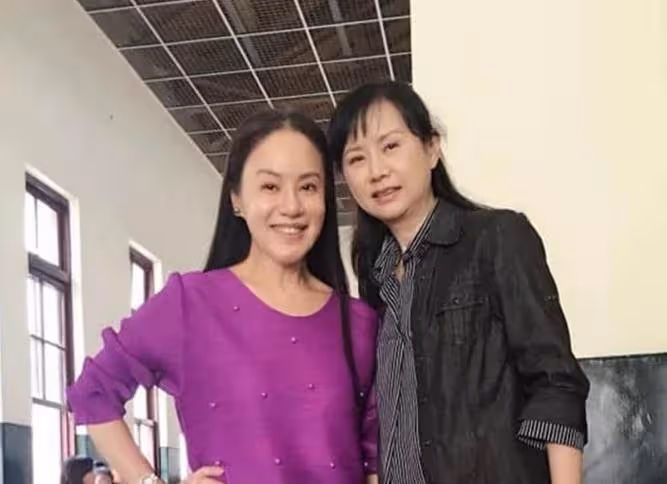 59歲李碧華退出演藝圈27年,「賢妻良母近照曝光」古典美氣質猶存,住上億豪宅仍節儉:10多年老車還在開
