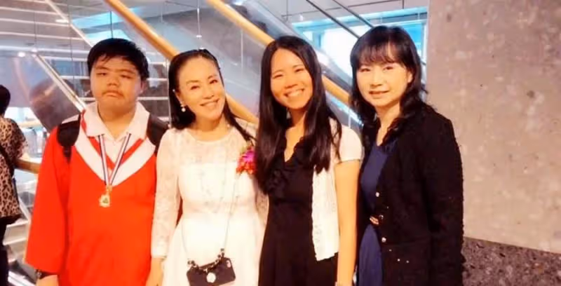 59歲李碧華退出演藝圈27年，「賢妻良母近照曝光」古典美氣質猶存，住上億豪宅仍節儉：10多年老車還在開