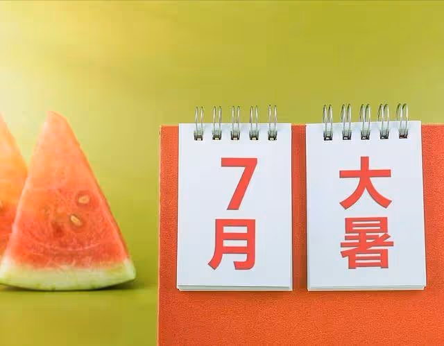 59歲李碧華退出演藝圈27年,「賢妻良母近照曝光」古典美氣質猶存,住上億豪宅仍節儉:10多年老車還在開