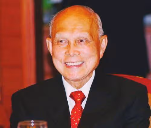 同為豪門原配,黎婉華不比呂燕妮差,為何她們的待遇截然不同?