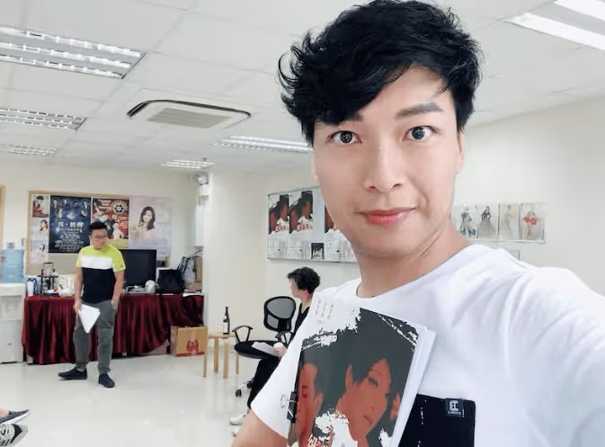 超無奈!TVB男星再度離巢!54歲仍被指童顏!放棄男一夢