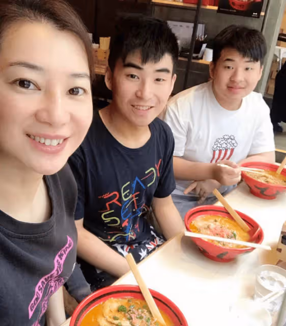大曬奢華度假照!46歲前港姐顏值依舊,帶兩兒再婚嫁入豪門!