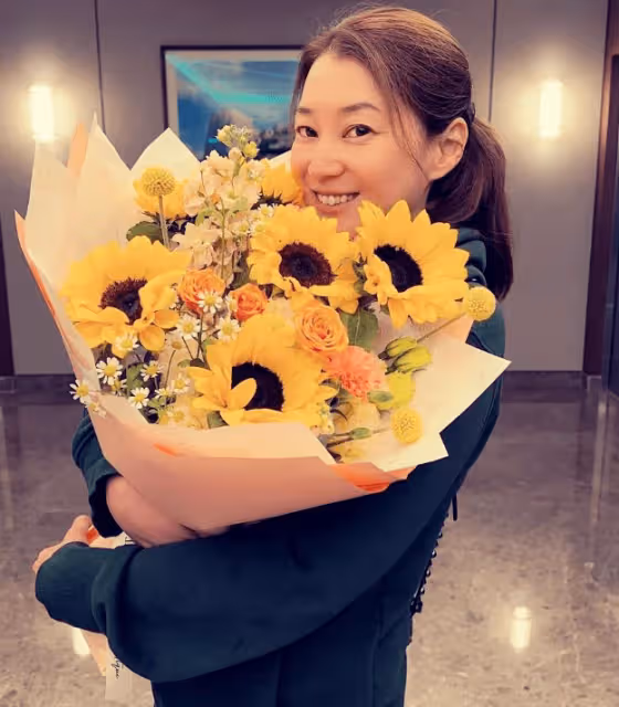 大曬奢華度假照!46歲前港姐顏值依舊,帶兩兒再婚嫁入豪門!