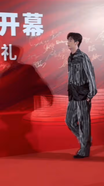 洪欣:23歲兒子引發熱議!年輕又帥個子高,感覺有點像韓星李敏鎬