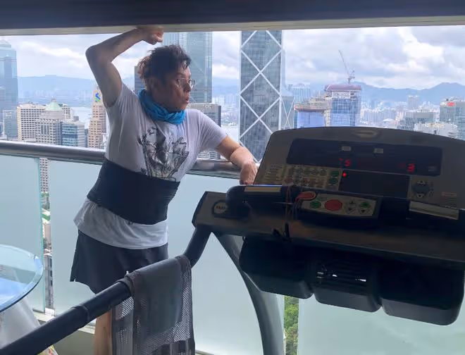 72歲譚詠麟發文報平安!因病4天暴瘦14斤,目前身體已好轉能慢跑
