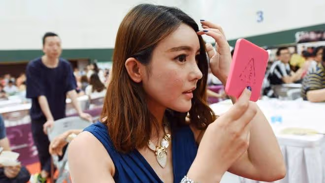 女子等了情郎8年,等來的卻是別人的婚禮,自己卻成為大齡剩女