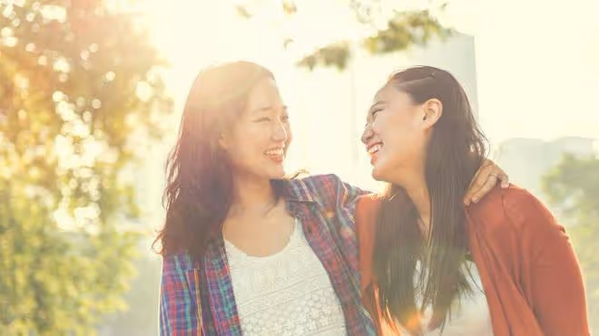 女子去看望生孩子的閨蜜，發現老公的車：叫他出來吧，不用躲了
