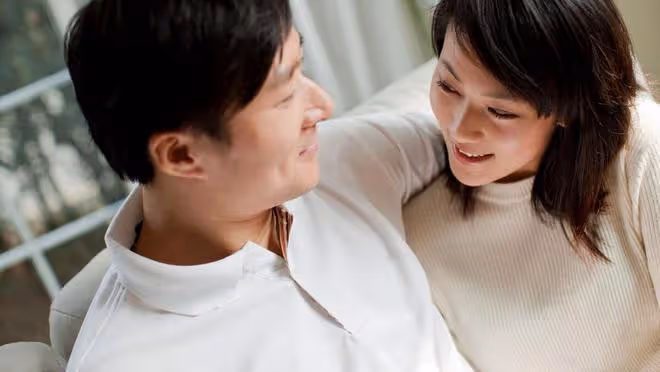 女子去看望生孩子的閨蜜,發現老公的車:叫他出來吧,不用躲了