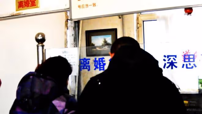 「閃復婚」夫妻倆鬧離婚,還沒離開民政局就後悔了:我們想復婚