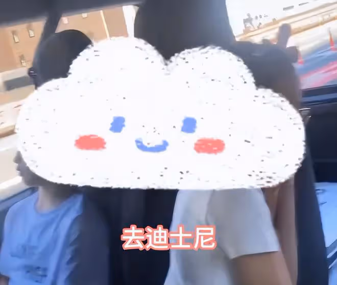 張蘭和孫兒孫女見面很激動，箖兒眼神躲閃表現得比較怯場
