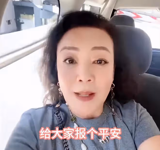 張蘭和孫兒孫女見面很激動,箖兒眼神躲閃表現得比較怯場