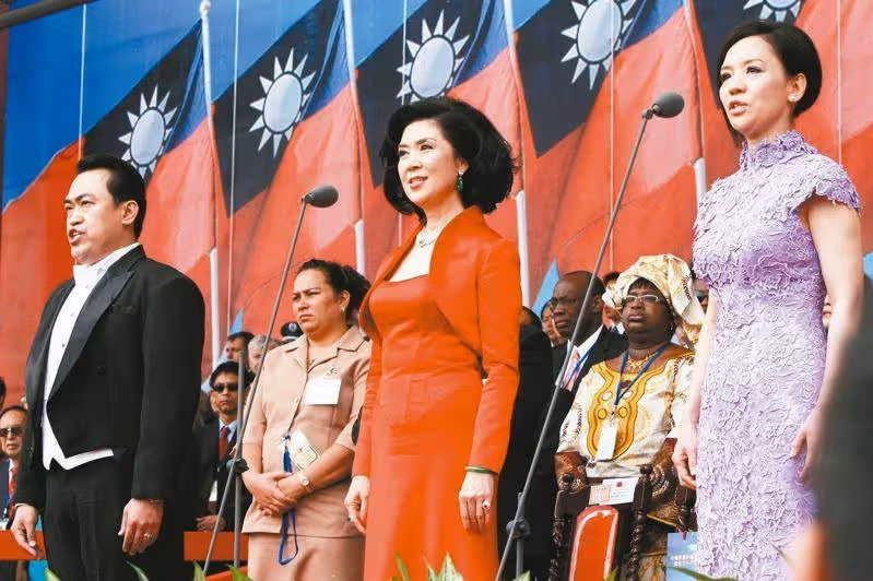 最美主持人!白嘉莉「家纏萬貫」不求豪宅名車,坦言「錢只要夠用就好」剩餘財產全部回饋社會:平淡是最大的幸福