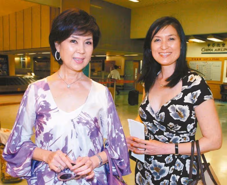 最美主持人!白嘉莉「家纏萬貫」不求豪宅名車,坦言「錢只要夠用就好」剩餘財產全部回饋社會:平淡是最大的幸福