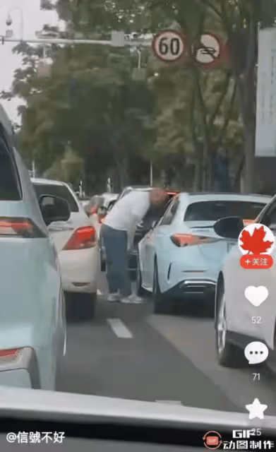 女子被光頭男暴揍,牙都打掉了,男友在一旁全程淡定,令人心寒!