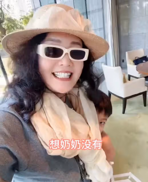 張蘭終於與孫子淚奔重逢!大S拒絕孩子回內地,倆孩子與奶奶不親