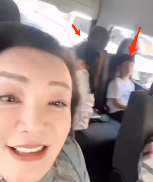 張蘭終於與孫子淚奔重逢!大S拒絕孩子回內地,倆孩子與奶奶不親