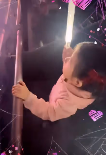 方媛帶娃看郭富城演唱會,女兒大喊爸爸英文名,還能跟唱爸爸的歌