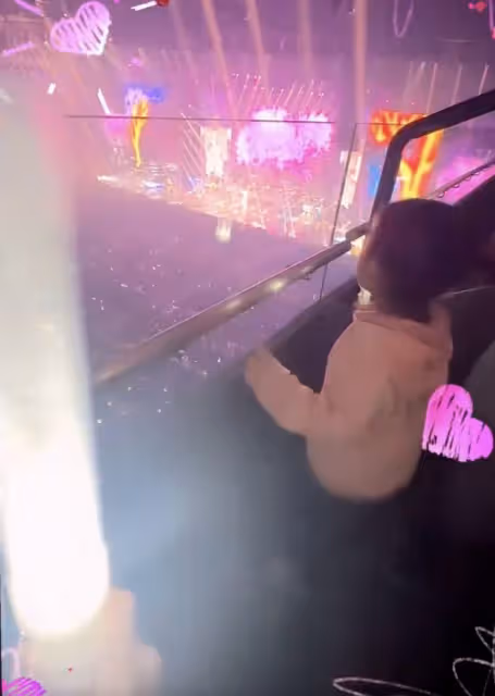 方媛帶娃看郭富城演唱會,女兒大喊爸爸英文名,還能跟唱爸爸的歌