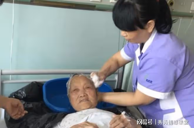 故事:我2萬的手術費,兒女互相推脫,我卻悄悄給沉默的女婿3萬