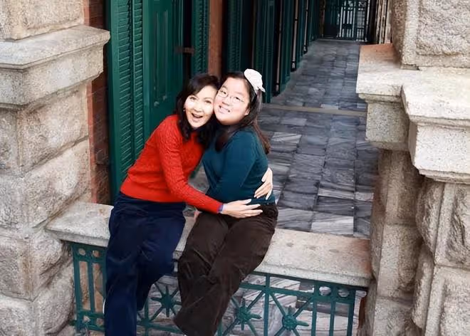 65歲陳美琪氣質依舊，素顏狀態很好，不輸61歲的關之琳