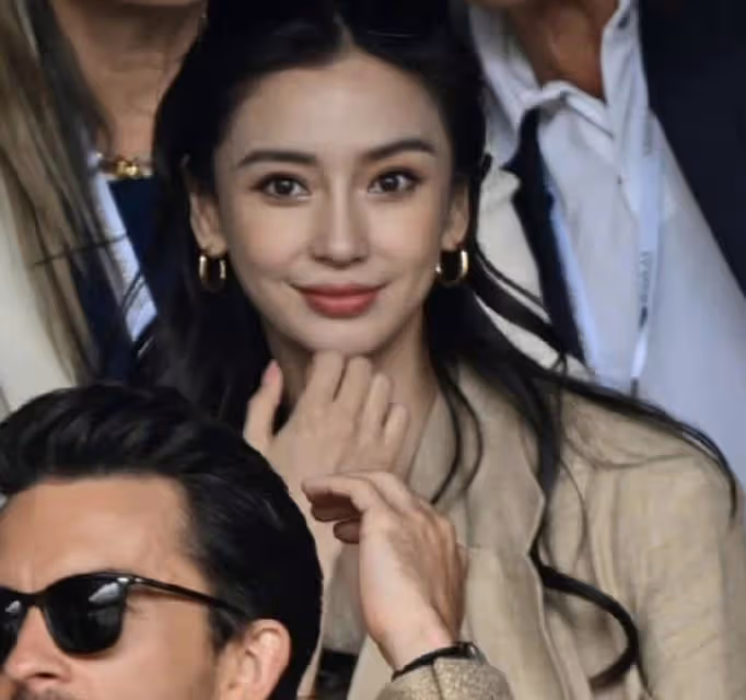 眾星現身英國看溫網決賽,鄧超baby「叔侄」久違同框,吃驚表情超同步
