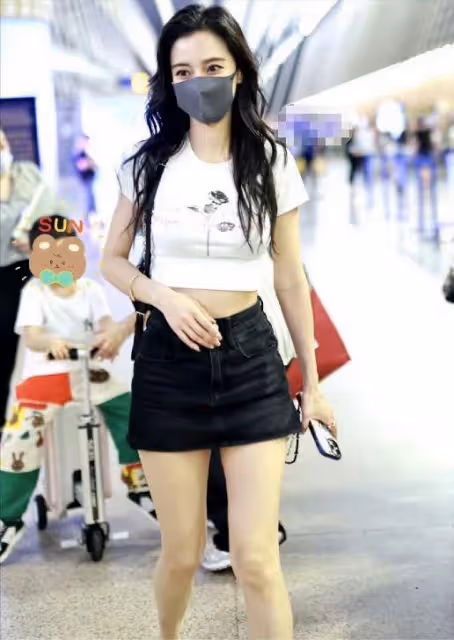 眾星現身英國看溫網決賽,鄧超baby「叔侄」久違同框,吃驚表情超同步