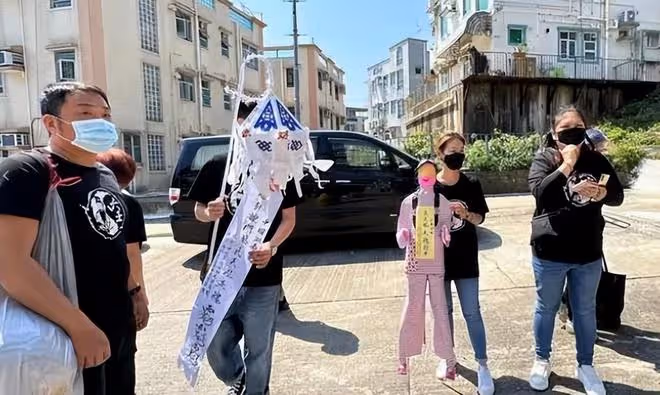 蔡天鳳離世5個月,碎屍案發地仍舊擺著花籃,2棟房屋沒人敢住