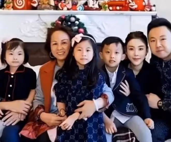 蔡天鳳離世5個月,碎屍案發地仍舊擺著花籃,2棟房屋沒人敢住