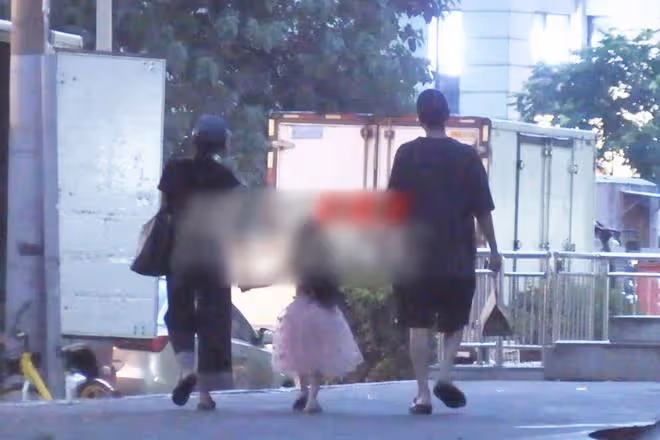 高圓圓三口罕同框!4歲女兒身高猛長像爸爸,幸福的模樣引發熱議