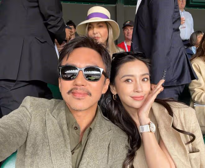 鄧超baby英國同框,鄧超兩鬢斑白顯滄桑,稱baby為大侄女太逗笑