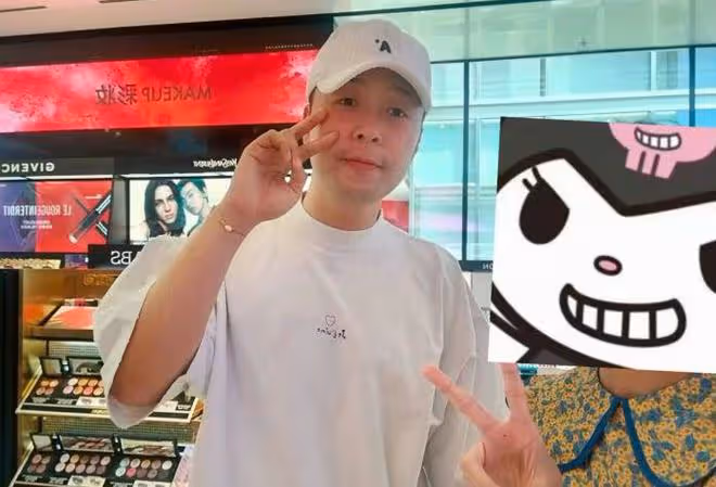 三里屯偶遇沈夢辰杜海濤逛街,男方穿搭遭吐槽,近照拍成了五五分