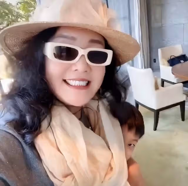 汪小菲帶兩娃日本旅遊,張蘭滿小區炫耀,無意一句卻暴露真實想法