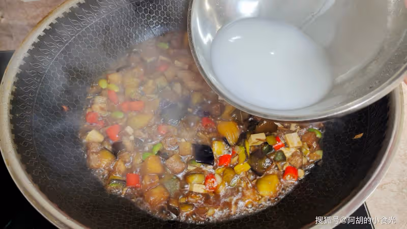 茄子和它絕配!這搭配鮮為人知,匯成伏天一碗面,好味道好寓意,吃一次饞三天