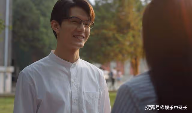 《曾少年》喜歡卻不自知，一個摸頭殺，暴露了謝喬對秦川的真正情感