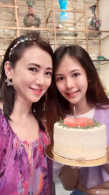 知名亞姐冠軍內地被偶遇！15歲女兒身材高挑星味濃，被指撞臉阿嬌