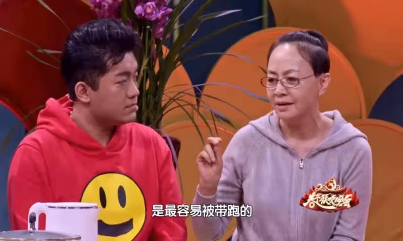楊紫能紅不是沒道理,成名前街邊撿垃圾,張一山為她怒懟王思聰