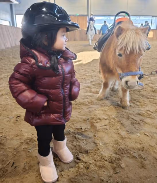 張梓琳久違曬二胎女兒，妹妹露正臉和爸爸聶磊好像，混血感十足