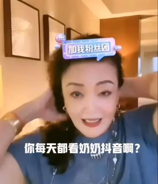 張蘭直播強拉孫子營業，泡米線讓他吃，並因一舉動被網友罵上熱搜