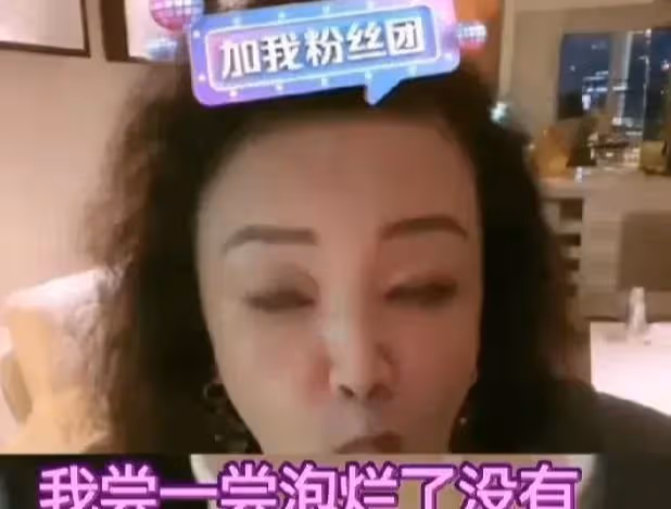 張蘭直播強拉孫子營業，泡米線讓他吃，並因一舉動被網友罵上熱搜