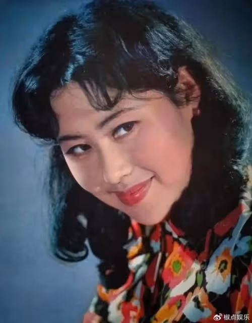 斯琴高娃近況:3婚2離,瑞士老公去世,如今依舊在國內坐輪椅拍戲