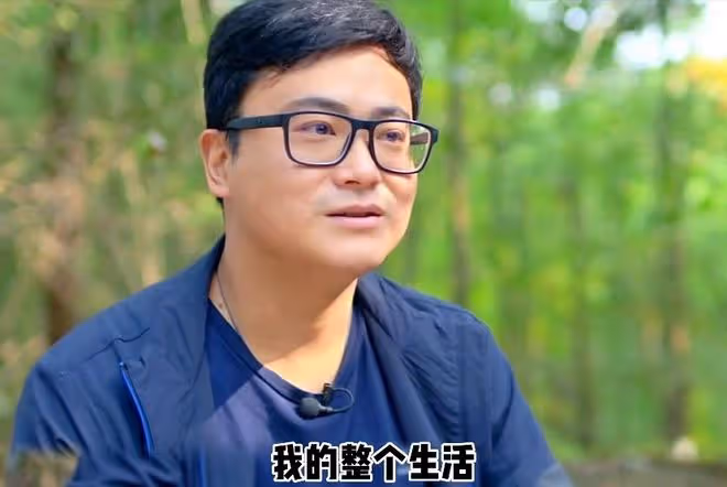 網紅飼養員「發箍奶爸」被曝睡粉,女方懷孕找不到人,引更多爆料