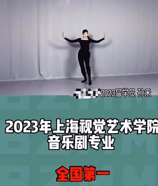 57歲戲骨一家四口美國團聚！緊擁妻女笑得合不攏嘴，豪宅內景曝光